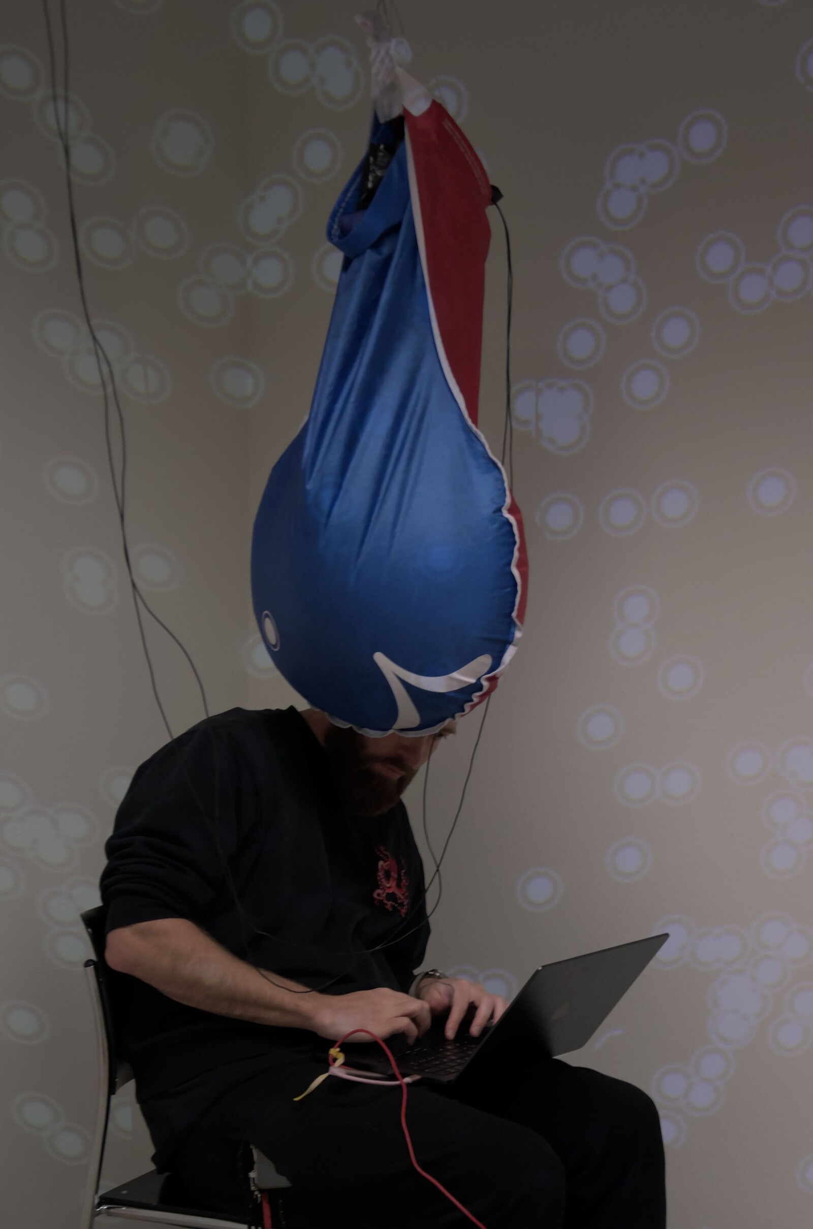 Dancing in Aquatic Vibrations