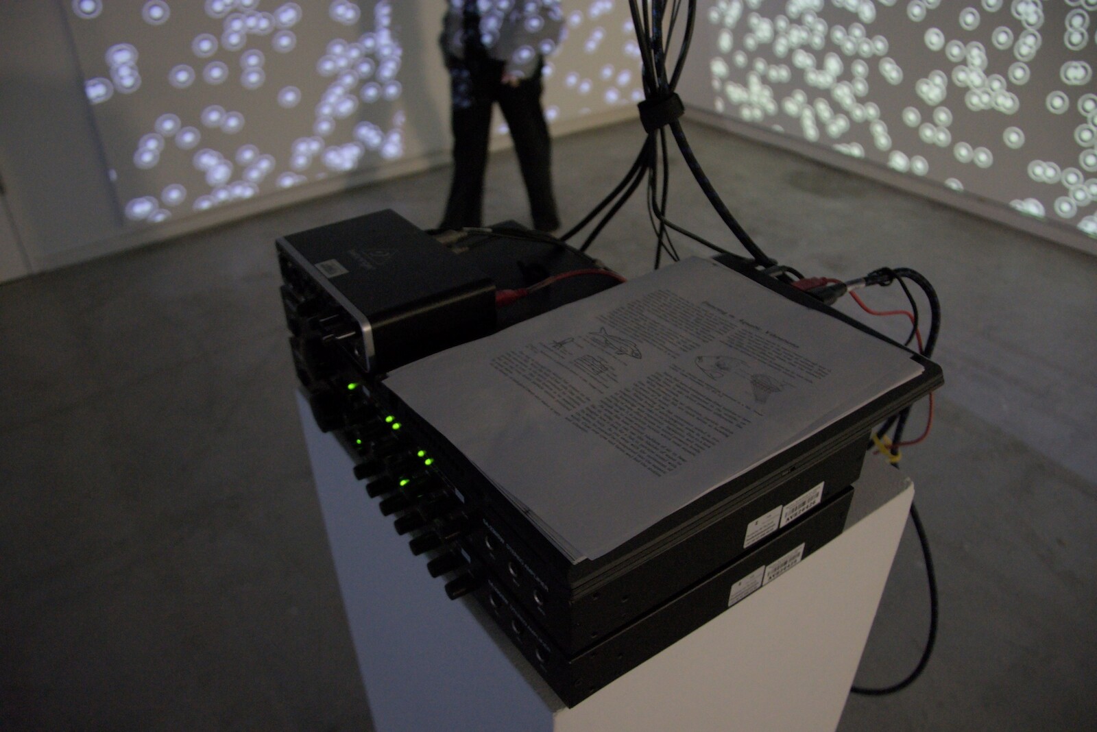 Dancing in Aquatic Vibrations