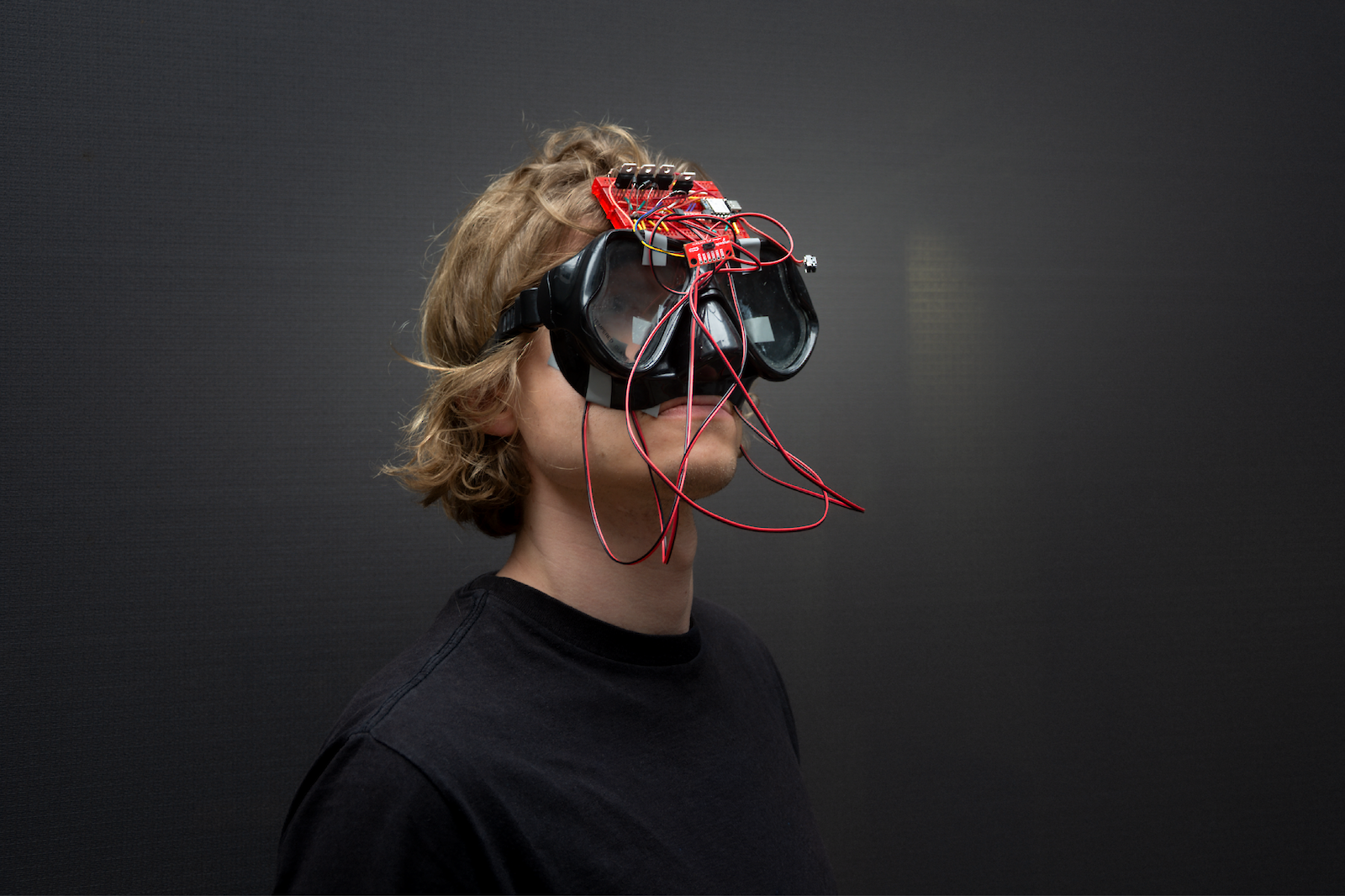 Turbid Encounters || Carlo Hatke & Wangqing Li || Turbid Encounters translates the movement and proximity of surrounding bodies and objects into vibrations across the face. A wearable mask suspends visual orientation, shifting perception into air as a dense relational medium where co-presence unfolds as turbid patterns of motion.