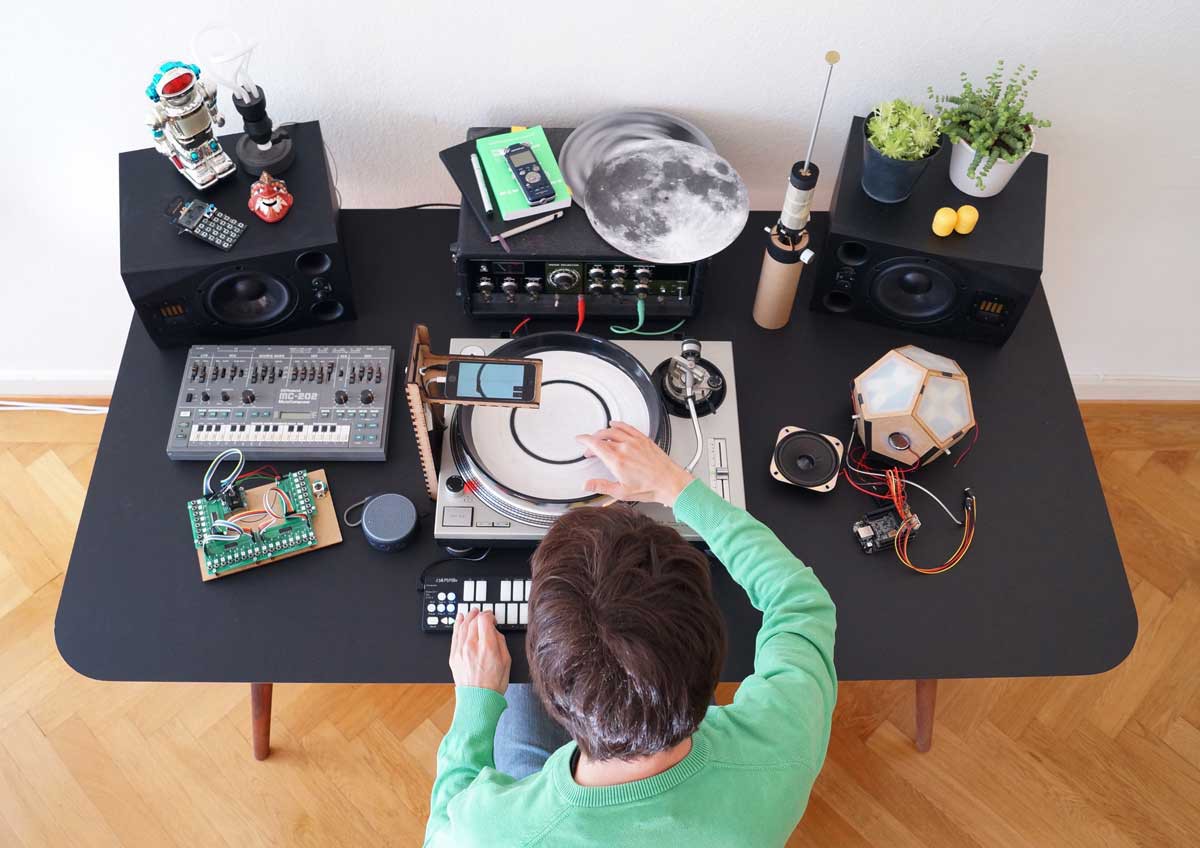 The personality of electronic musical instruments