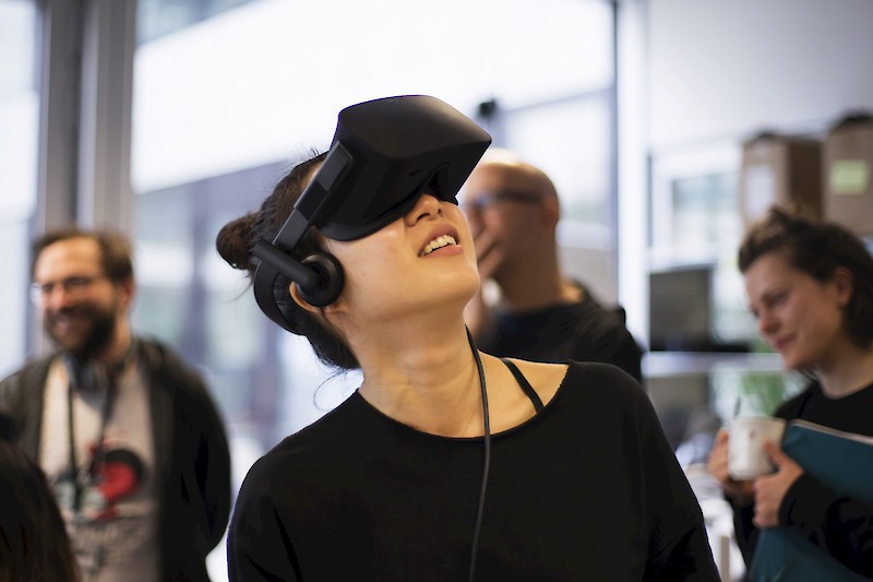Scale up! Scale down! Enhancing everyday experiences through virtual reality