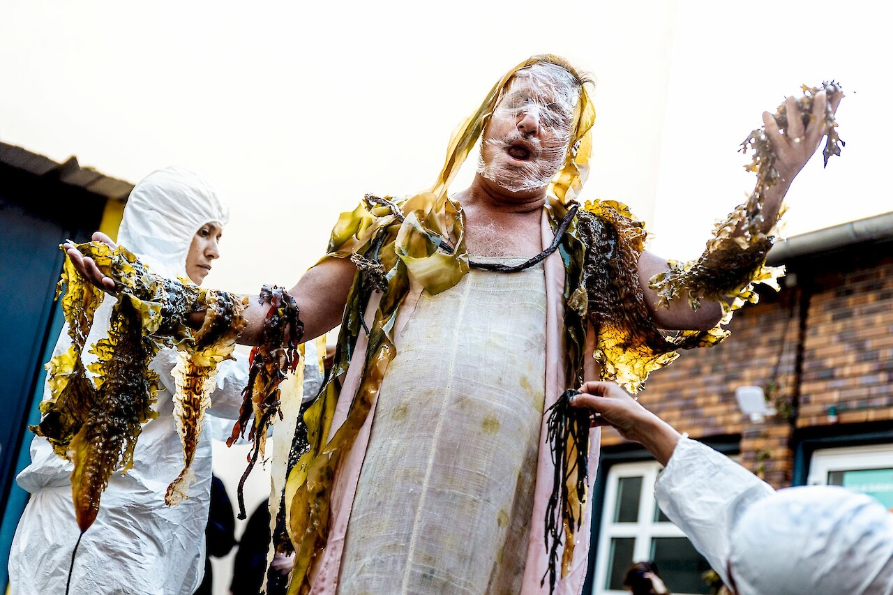 Adam Zaretsky in Maya Minder's performance closing her "Green Open Food Evolution" workshop at Open Source Body 2021. Photo: Quentin Chevrier