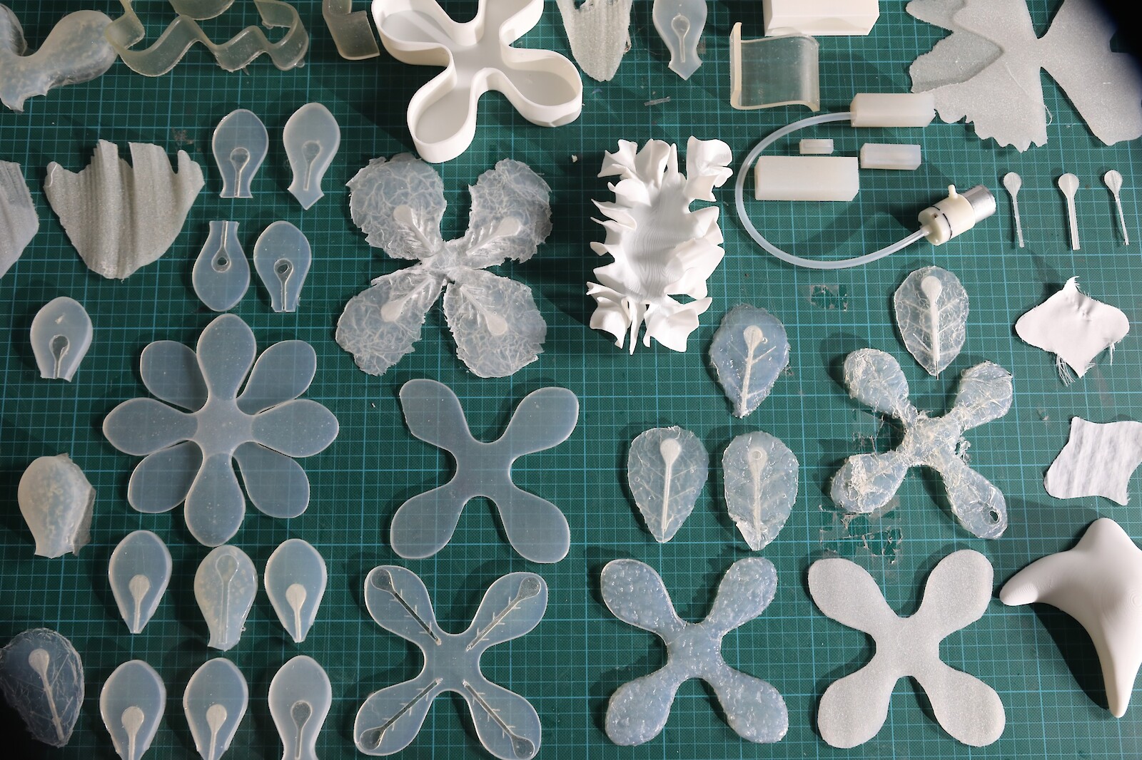 SMOG. Tommaso Poggi, Ayleen Friedrich, Karya Anliak, Kiara Rai. 2025