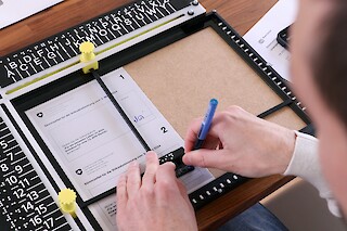 Die gewünschte Stimme kann in den Schablonen nachgefahren werden