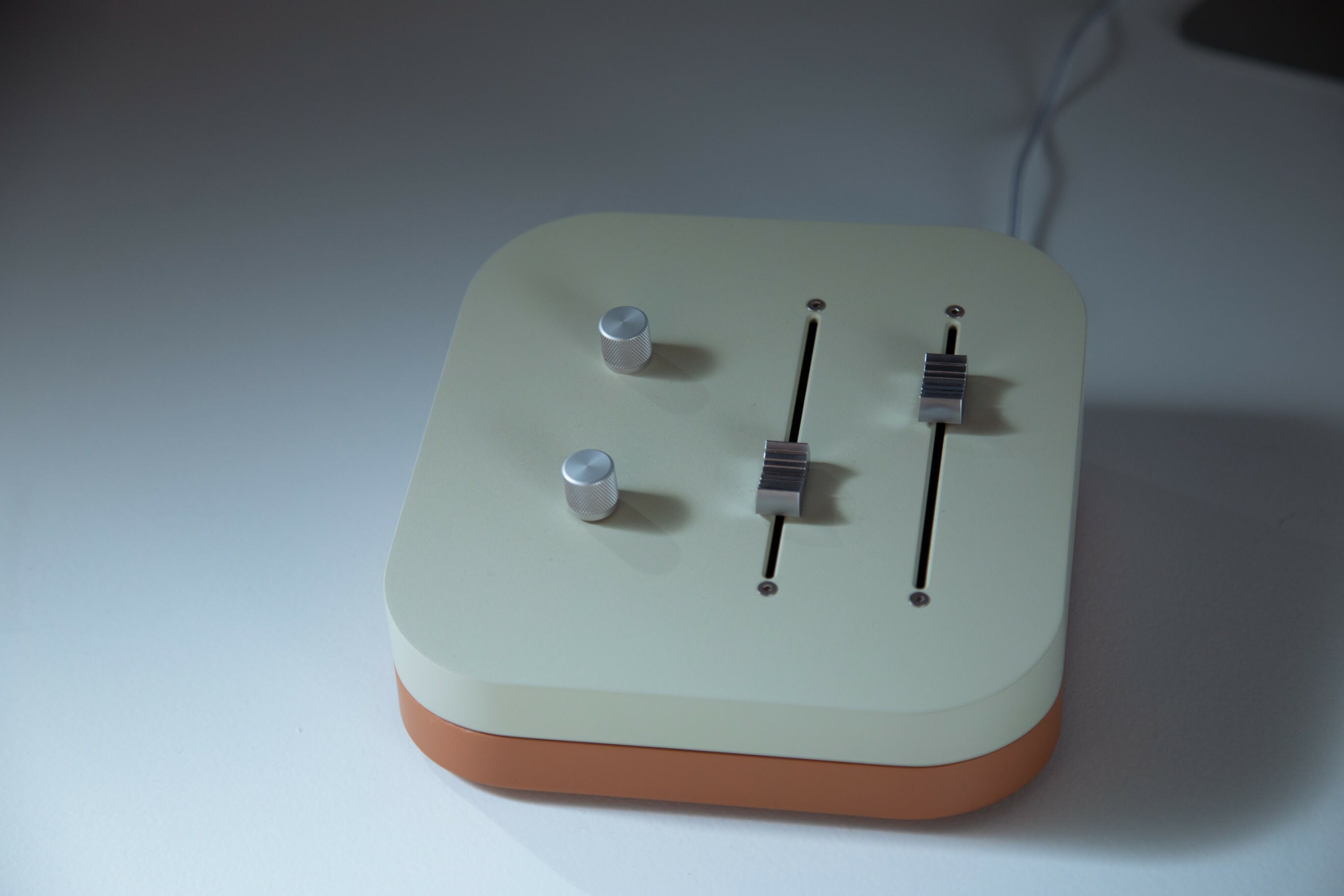 Mint Waviic plugged to the computer